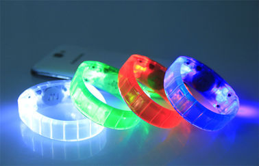 Kundenspezifische Armband-Blasen-Karte/Glühen des Kinderspielzeug-LED blinkende in den dunklen Manschetten