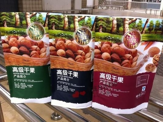Freundliches Eco stehen oben Zipbeutel, wiederversiegelbare Verpacken- der Lebensmittelbeutel