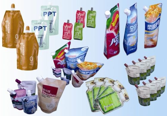 Die lamellierten herausgespritzten Beutel, die Polytaschen für Sojabohnen-Milch verpacken, stehen oben Tüllen-Beutel