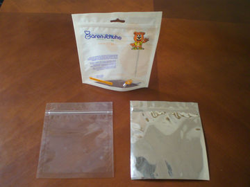 Polyreißverschluss-Beutel, der für Kleidung verpackt