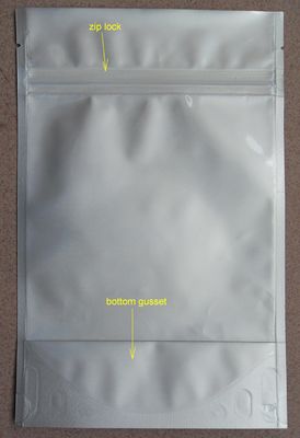 Trockene Frucht-Folien-Taschen mit Reißverschluss stehen oben Beutel mit transparentem Fenster